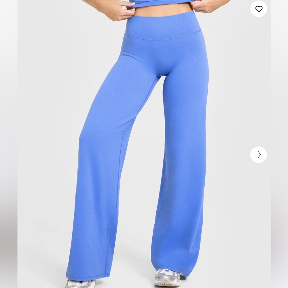 SOFTMOTION ™ STRAIGHT LEG BOTTOMS